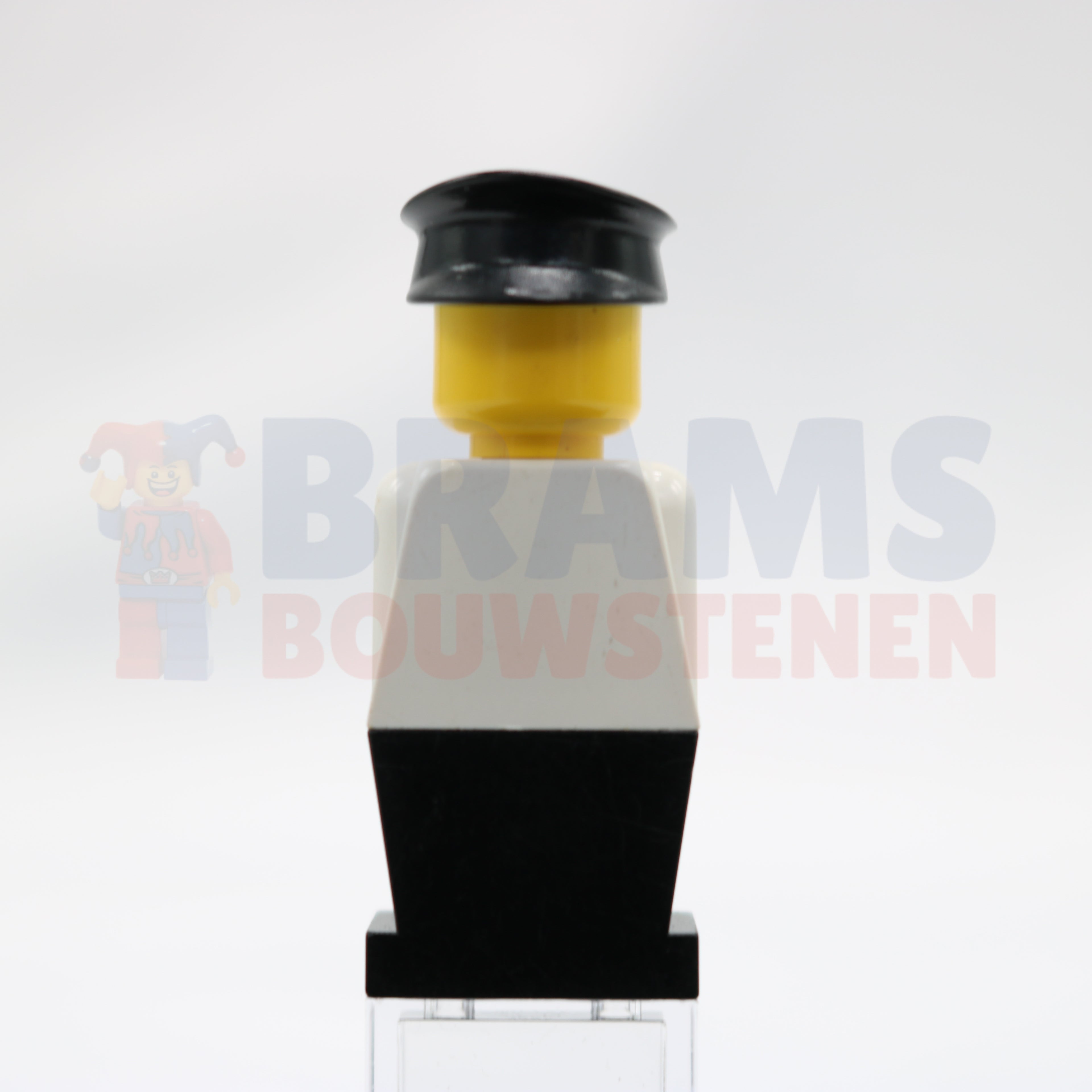 Minifig old024 - Legoland - White Torso, Black Legs, Black Hat